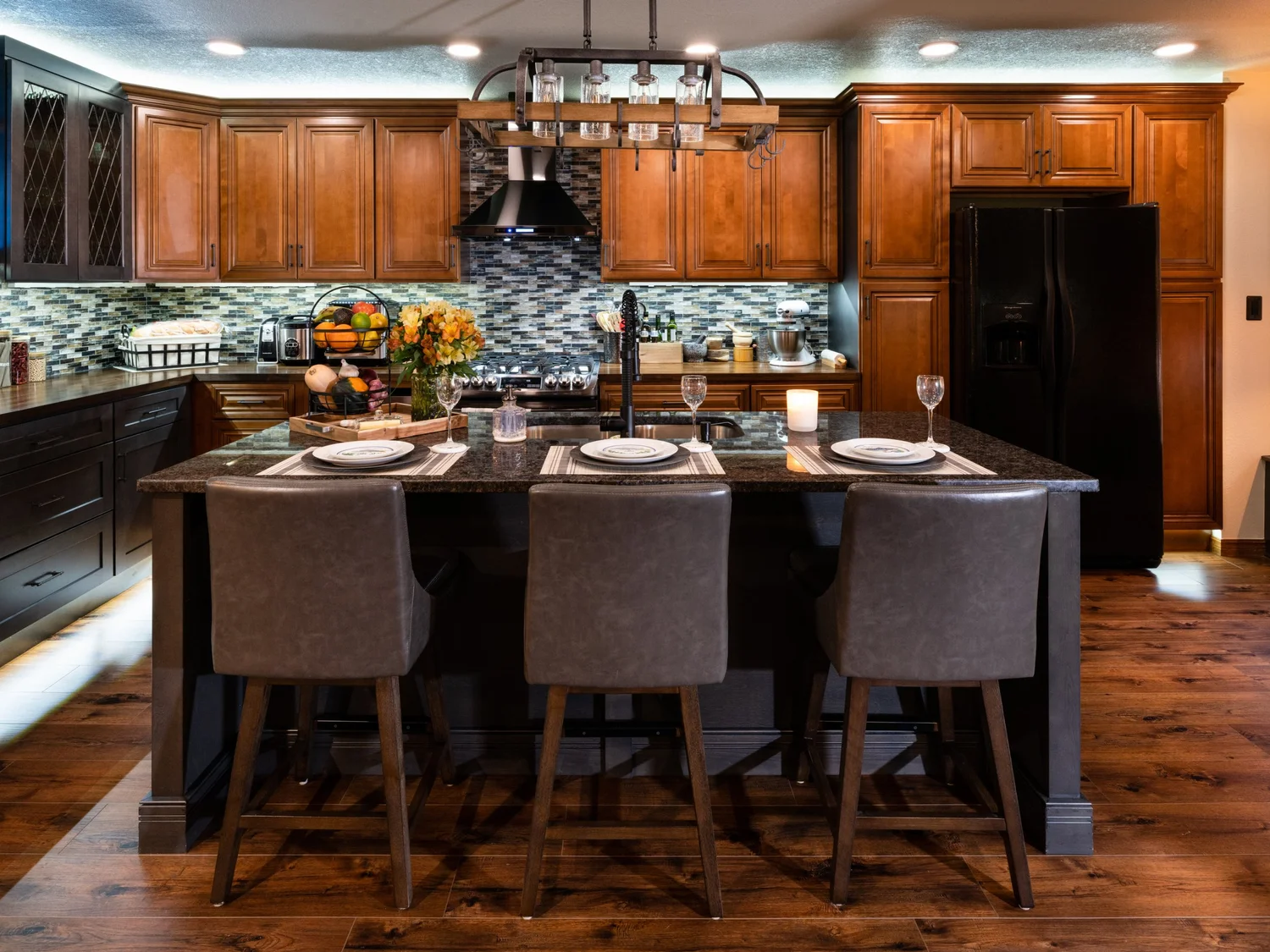 WARM KITCHEN AND MASTER BATHROOM RENOVATION